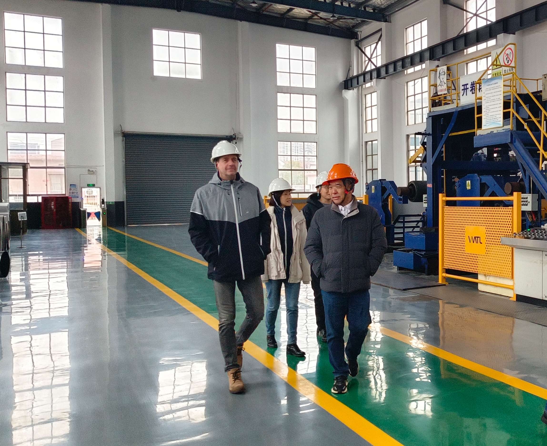 近日，德国威尔斯集团（CDW）来我司对镀镍钢带中试项目进一步指导交流。